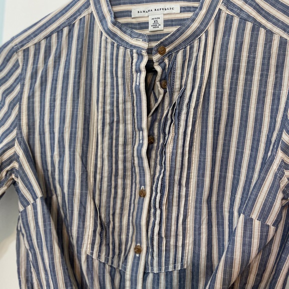 🌸3 for $15🌸 Vintage Banana Republic Button-Up - Picture 3 of 3